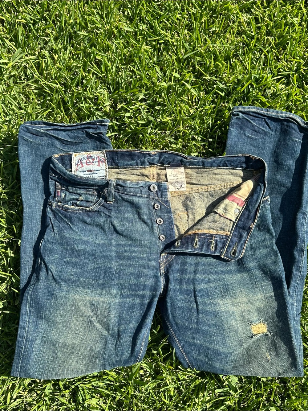Abercrombie & Fitch Distressed Blue Straight-Leg Jeans Size 32x30 5 Pocket Denim - Picture 10 of 10